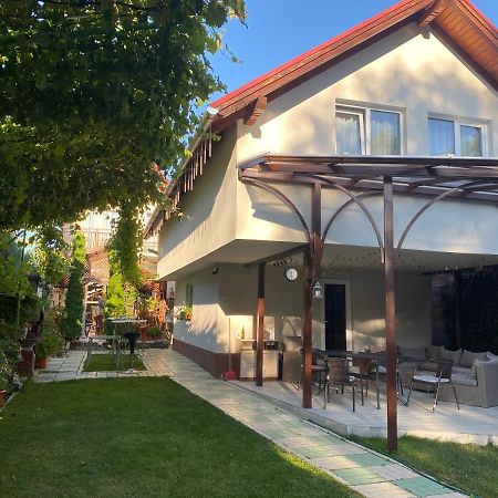ホテル Casa Lucky Rîşnov エクステリア 写真
