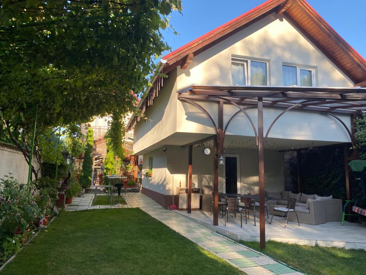 ホテル Casa Lucky Rîşnov エクステリア 写真