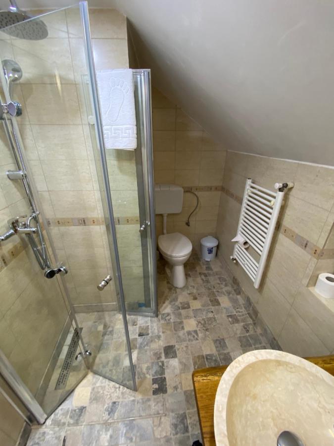 ホテル Casa Lucky Rîşnov エクステリア 写真