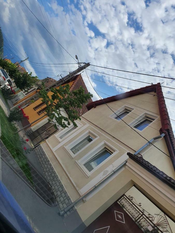 ホテル Casa Lucky Rîşnov エクステリア 写真