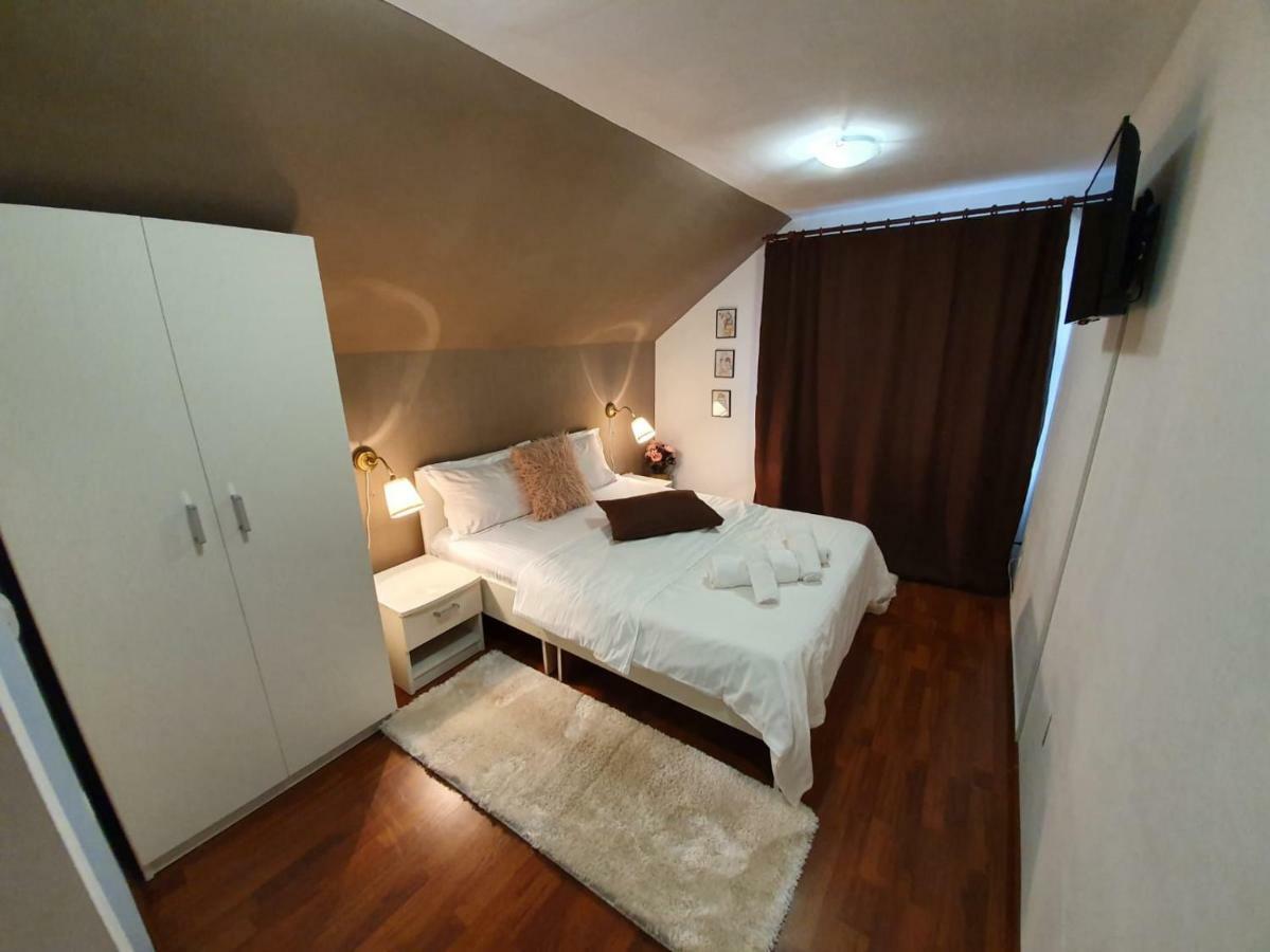 ホテル Casa Lucky Rîşnov エクステリア 写真