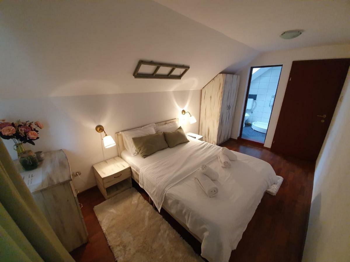 ホテル Casa Lucky Rîşnov エクステリア 写真