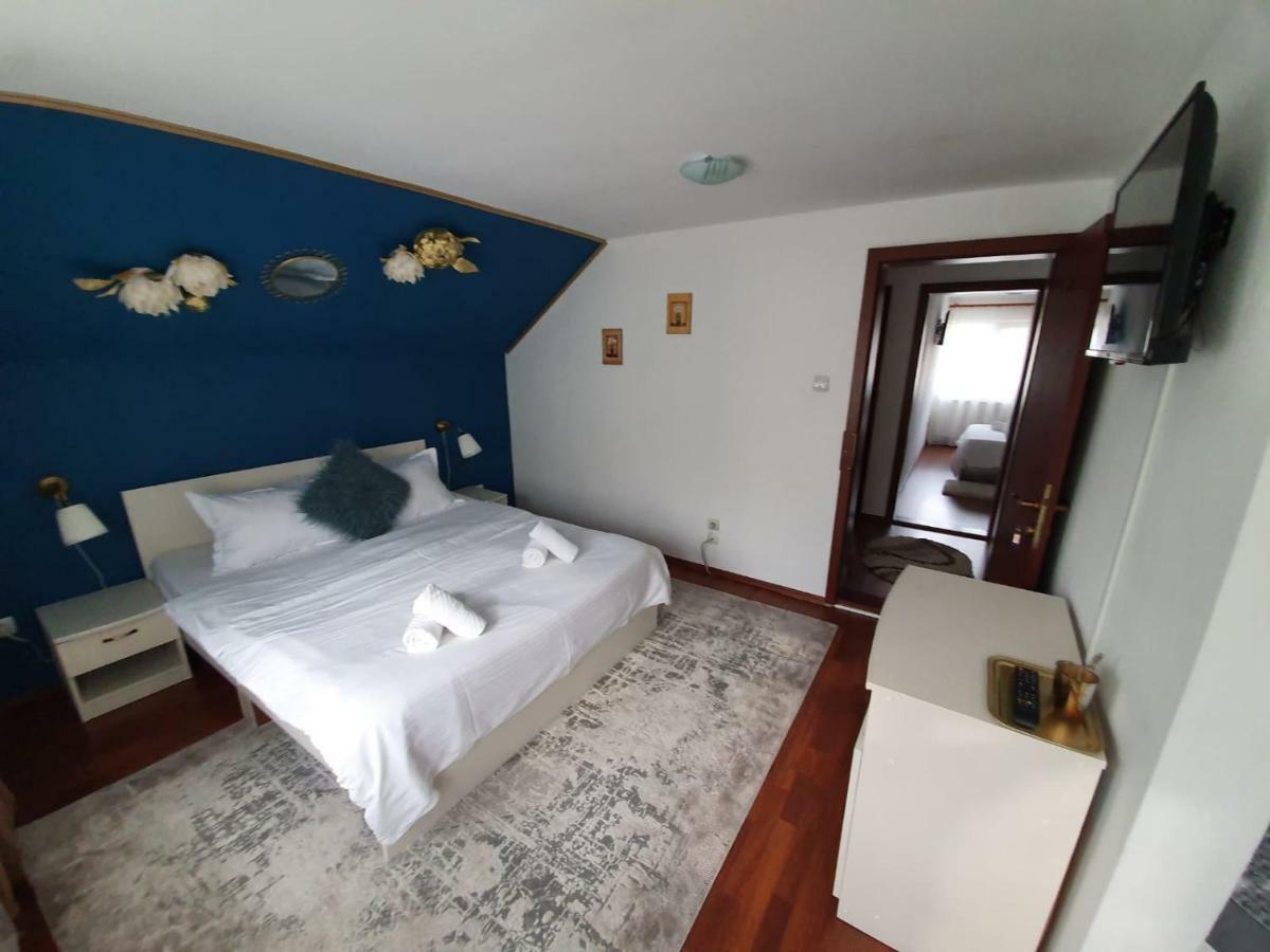 ホテル Casa Lucky Rîşnov エクステリア 写真