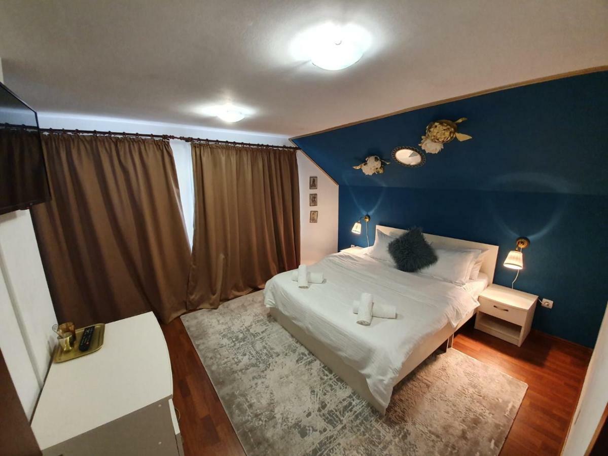 ホテル Casa Lucky Rîşnov エクステリア 写真