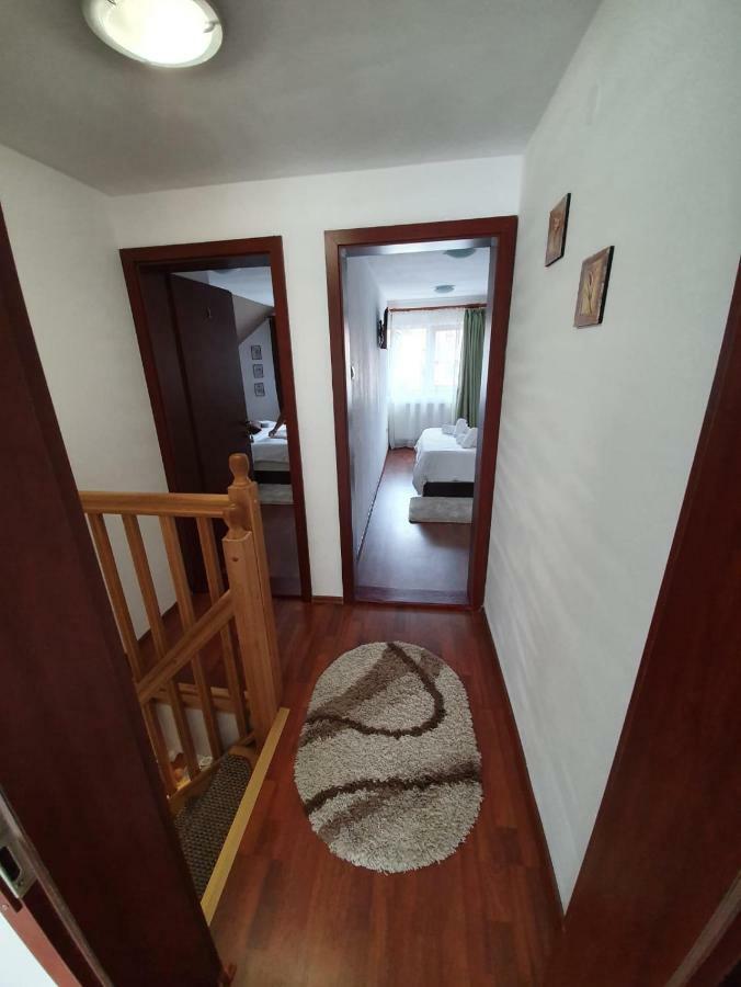 ホテル Casa Lucky Rîşnov エクステリア 写真